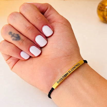 ✨ Pulsera “Dios tiene el control” + Medalla de San Benito 🚚 Envío GRATIS + 2x1 por tiempo limitado